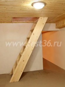 Маленькая дешевая лестница на дачу 14-02